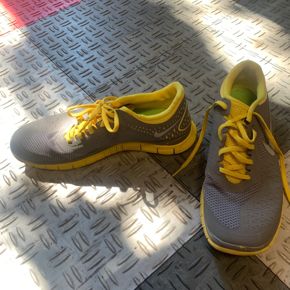 mike sneakers - Picture 2 of 4